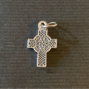 Sterling silver Gaelic cross by Celtic lands collection (sea gems)